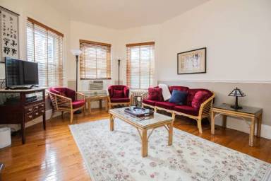 Main picture of 369 Tappan St