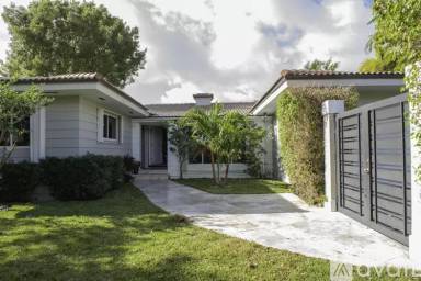 Main picture of 1912 NE 119th Rd