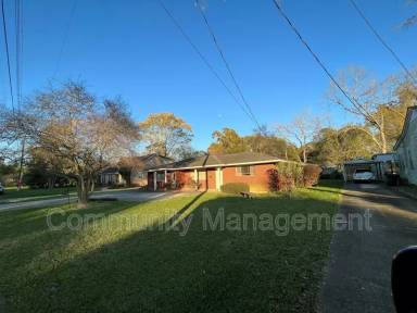 Main picture of 1613 Parker St