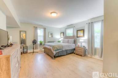 Main picture of 1524 N Parkway