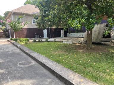 Main picture of 114 Moury Ave SE