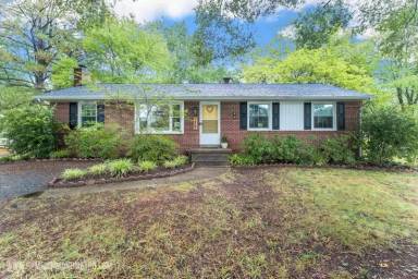 Main picture of 9907 Drexel Ln