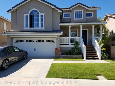Main picture of 30 Carriage Dr