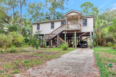Main picture of 5985 N Airport Rd