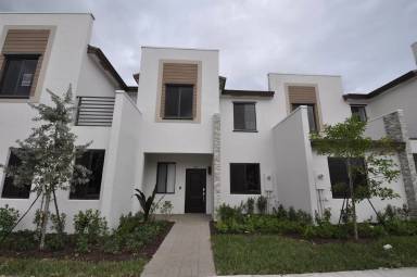 Main picture of 412 NE 208th Ter