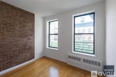 Main picture of 246 W 22nd St
