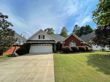 Main picture of 714 Berry Ln