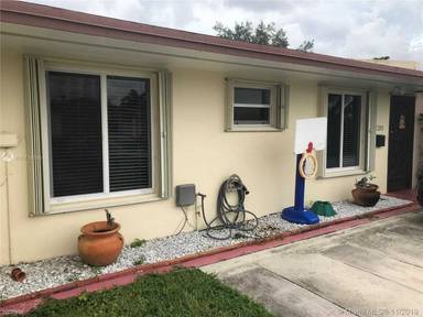 Main picture of 2201 SW 100th Ct