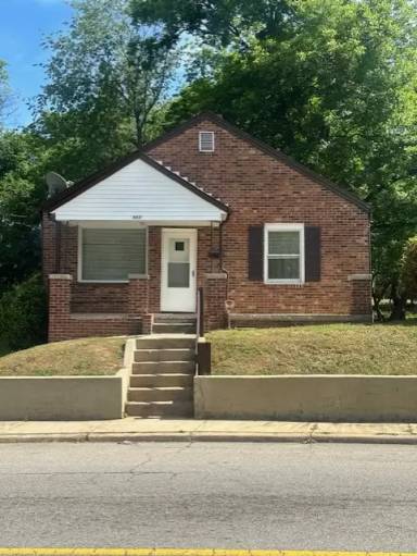 Main picture of 557 3rd Ave