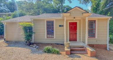 Main picture of 243 1/2 Hall St