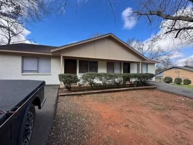 Main picture of 406 Kearley Dr