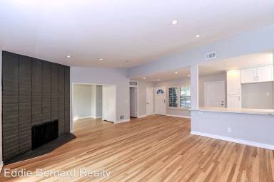 Main picture of 17240 Hatteras St