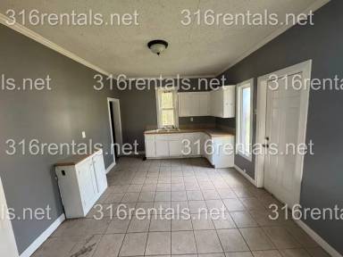 Main picture of 120 E 13th St
