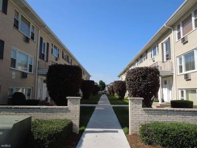 Main picture of 4931 N East River Rd