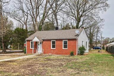 Main picture of 101 Rosewood Dr