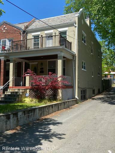Main picture of 15 Gallatin St NW