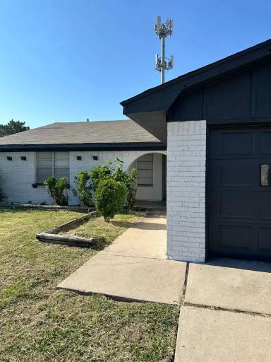 Main picture of 7222 NW Lawton Ave