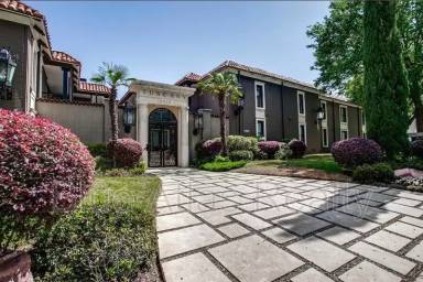 Main picture of 5938 Sandhurst Ln