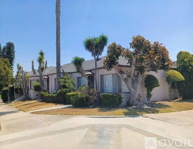 Main picture of 4480 W 60th St