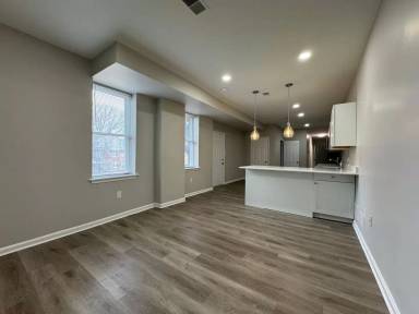 Main picture of 900 N Adams St