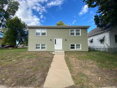 Main picture of 1110 N McLean St