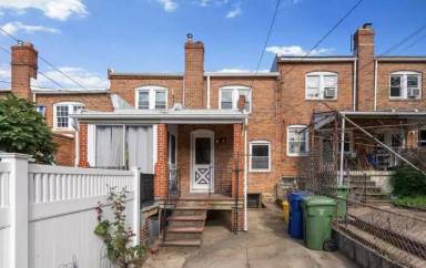 Main picture of 1315 W 37th St