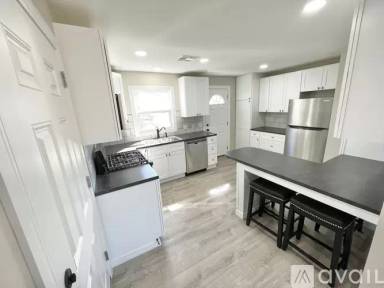 Main picture of 392 SE Elmhurst Ave