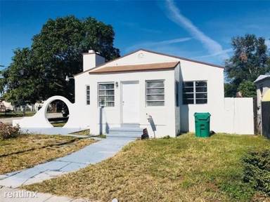 Main picture of 955 NW 75th St