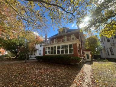 Main picture of 810 W Edwards St