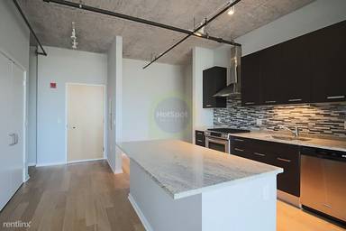 Main picture of 150 W Roosevelt Rd
