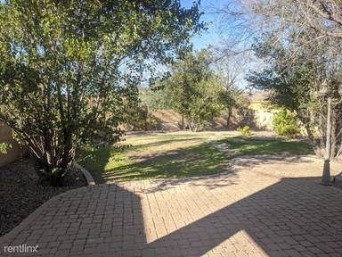 Main picture of 140 W Hackberry Dr