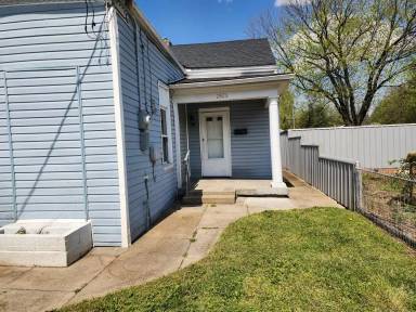 Main picture of 2423 Saint Xavier St