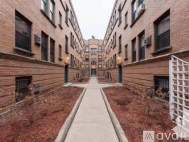 Main picture of 815-23 W Cornelia Ave