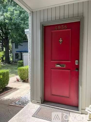 Main picture of 4938 N Hall St