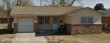 Main picture of 1821 N Quaker Ave