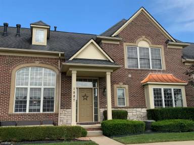 Main picture of 1587 W Lakeview Ln