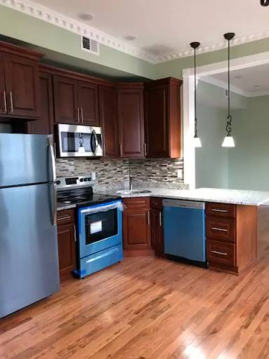 Main picture of 10 Hawthorne Pl