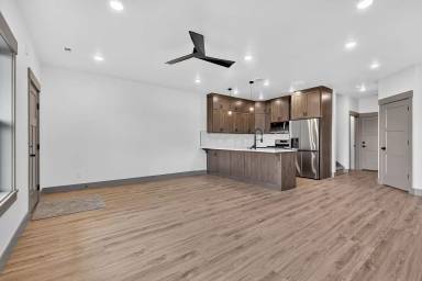 Main picture of 5105 Beach Dr