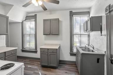 Main picture of 1400 Knapp St