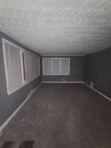 Main picture of 3212 E 59th St