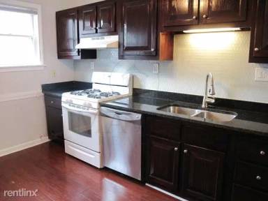 Main picture of 32 Holyoke Rd