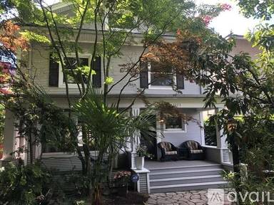 Main picture of 2323 Franklin Ave E