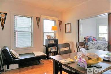 Main picture of 19 Pleasant St