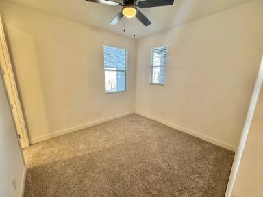 Main picture of 1548 Little Penguin St
