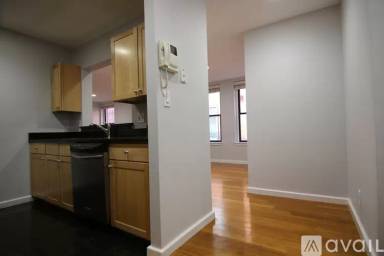 Main picture of 1661 Washington St