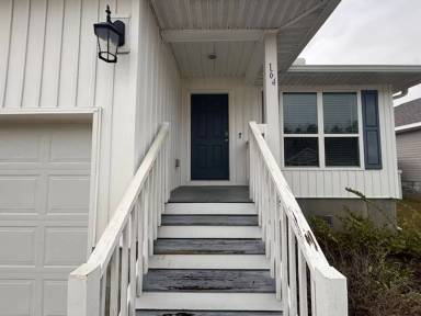 Main picture of 164 American Ct