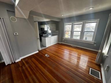 Main picture of 215 E Cherry St