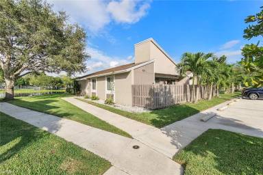 Main picture of 520 Woodgate Cir