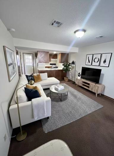 Main picture of 215 W Hudson St