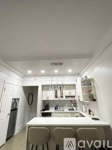 Main picture of 50 W 106th St